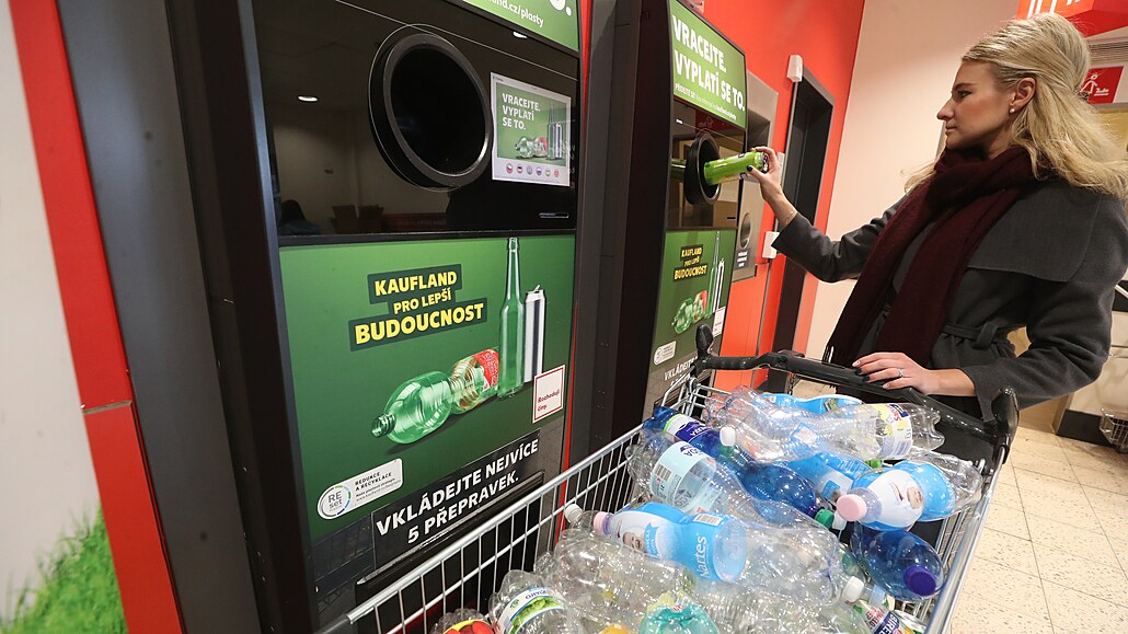 Automaty v Kauflandu v Praze-Michli (23. února 2023)