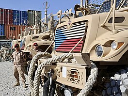 etí vojáci v Afghánistánu u voz MRAP