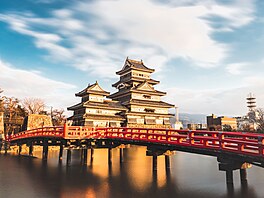 Macumoto, nacházející se ve stejnojmenném japonském m�st�, byste nejspí� na...