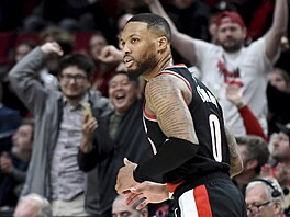 Damian Lillard z Portland Trail Blazers po jedné ze 13 trojek do houstonského...