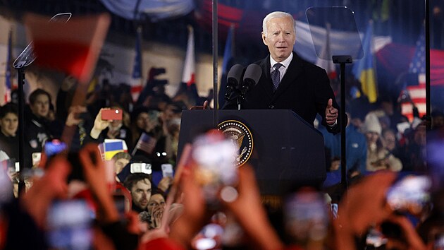 Americk prezident Joe Biden bhem projevu ve Varav (21. nora 2023)