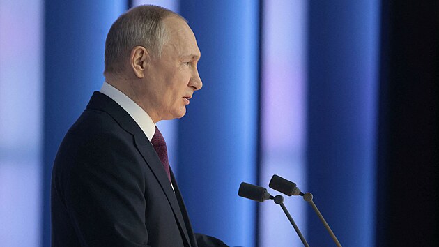 Rusk prezident Vladimir Putin pi projevu, kde shrnul rok vlky na Ukrajin. (21. nora 2023)