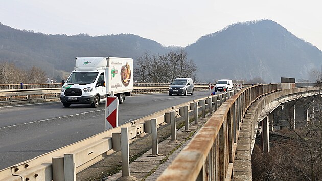 Most na silnici I/62 ek radikln oprava. Dlnci ho zbouraj a postav nov.