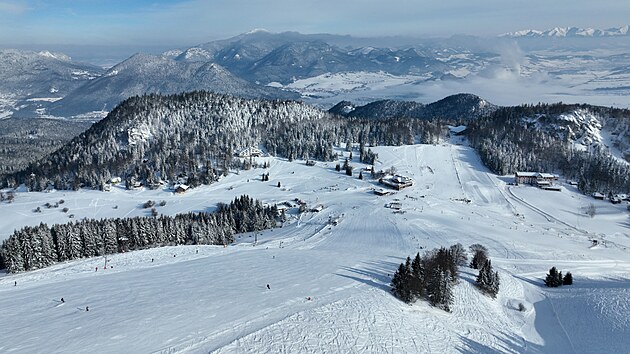 Stedisko Malin Brdo se ped prmyslovou atmosfrou Ruomberku schovv v horskm dolku za hebnkem.