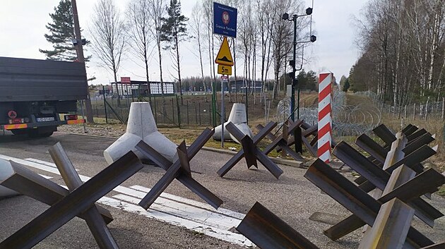 Polsko rozmsuje na hranici s Ruskem a Bloruskem protitankov ztarasy. (23. nora 2023)
