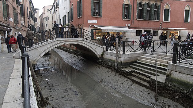 Nachzme se v situaci citelnho nedostatku vody, kter panuje ji od zimy 202021, citoval denk Corriere della Sera klimatickho experta Massimiliana Pasquiho. (21. nora 2023)