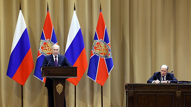 Rusk prezident Vladimir Putin pron projev ped pslunky tajn sluby FSB. (28. nora 2023)
