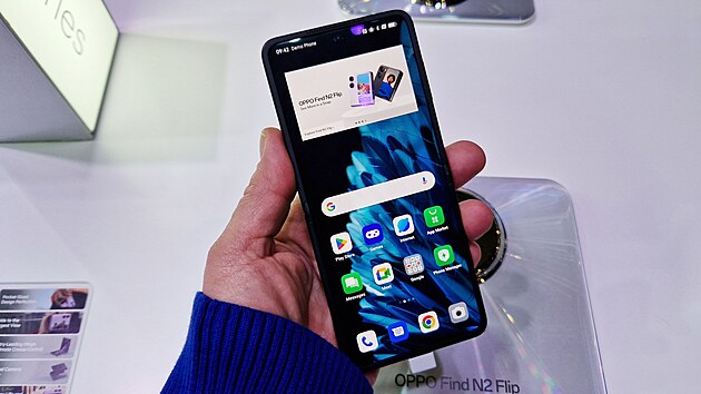 Je to poveden telefon, kter boduje ni cenou ne konkurenn Samsung Galaxy...