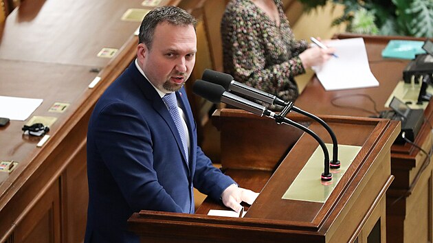 Ministr prce a socilnch vc Marian Jureka pi vystoupen ve Snmovn