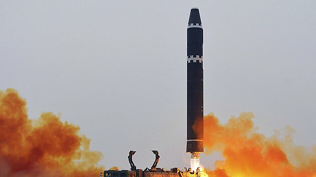 Severní Korea vypálila v nedli v noci dv taktické balistické stely. (19....