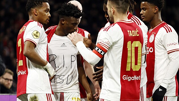 Mohammed Kudus z Ajaxu pi oslav glu v ligovm utkn proti Spart Rotterdam...