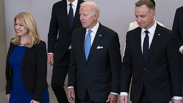 Lídři B9 společně s americkým prezidentem po společném focení. (22. února 2023)