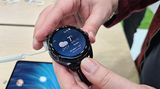 Huawei WatchBuds vypadají jako trochu otylé chytré hodinky ...