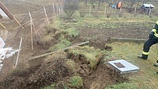 Kv�li ují�d�jícímu svahu ve Francov� Lhot� museli zasahovat hasi�i.