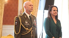 Prezident Milo� Zeman prop�j�il hodnost generálmajora brigádnímu generálovi...