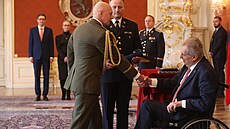 Prezident Milo Zeman propjil hodnost generálmajora brigádnímu generálovi...