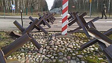 Polsko rozmís�uje na hranici s Ruskem a B�loruskem protitankové zátarasy. (23....