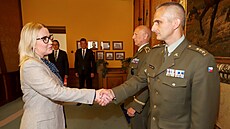 Plukovník Otakar Foltýn s ministryní obrany Janou Černochovou | na serveru Lidovky.cz | aktuální zprávy