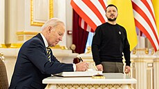 Americký prezident Joe Biden se na náv�t�v� Kyjeva setkal s ukrajinským...