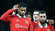 Fotbalista Marcus Rashford z Manchesteru United a jeho tradiní gesto po...