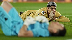 Zklamaný Ronald Araujo z Barcelony bhem nepovedeného utkání s Almeríou ve...