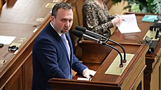 Ministr práce a sociálních vcí Marian Jureka pi vystoupení ve Snmovn