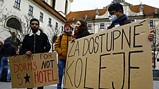 Studenti Masarykovy univerzity v Brn demonstrovali proti razantnímu zdraování...