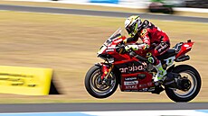 panlský závodník Alvaro Bautista na okruhu Phillip Island v Austrálii.