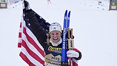 Americká lyaka Jessie Digginsová se raduje ze zisku zlata na MS ve slovinské...