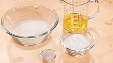 Ingredience pot�ebné na sníh na je�ky, p�ipravovaný po �výcarsku, tedy za...