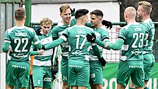 Fotbalisté pra�ských Bohemians se radují z gólu do sít� brn�nské Zbrojovky.