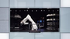 Robot vám p�ipraví selfieccino (cappuccino s vyti�t�ným portrétem na p�n�) a...