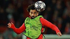 Mohamed Salah z Liverpoolu se chystá na zápas.