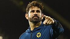 Diego Costa z Wolverhamptonu Wanderers se chystá na zápas.