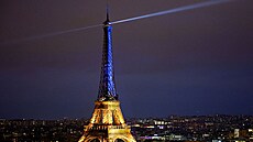 Eiffelova věž se v předvečer výročí ruského vpádu na Ukrajinu rozsvítila v...