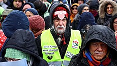 Asi deset tisíc lidí se shromádilo na berlínské demonstraci proti posílání...