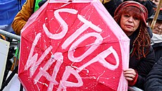 Asi deset tisíc lidí se shromá�dilo na berlínské demonstraci proti posílání...