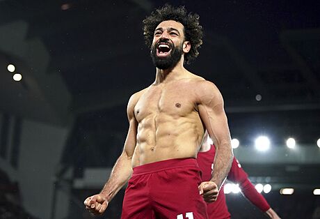 Kídelník Mohamed Salah z Liverpoolu oslavuje svj gól.