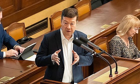 Tomio Okamura p�i svém rekordním sedmihodinovém vystoupení ve sn�movn�. (28. února 2023)