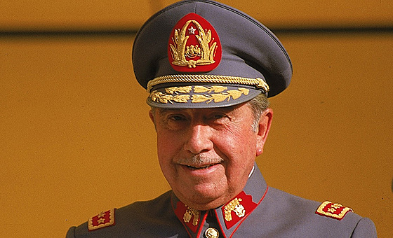Augusto Pinochet na snímku z roku 1983