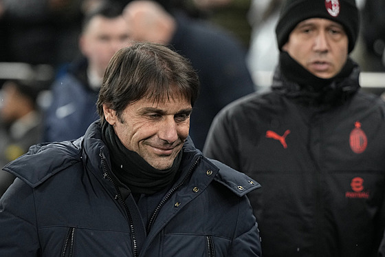 Trenér Tottenhamu Antonio Conte v utkání proti AC Milán.