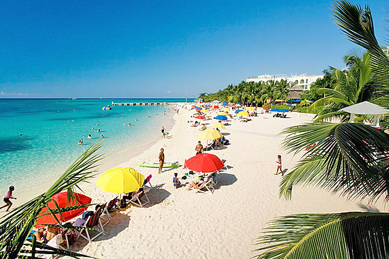 Sluncem zalité Montego Bay na Jamajce. Tady se zrodila sexuální turistika pro...