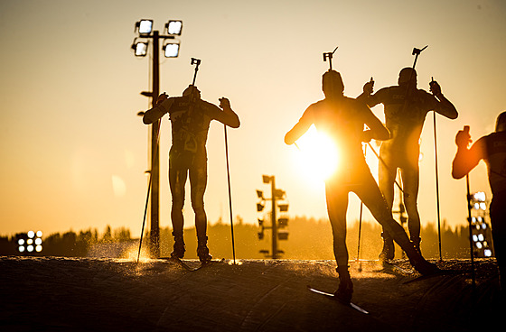 Romantický pohled vítal biatlonisty pi píjezdu na stadion v Östersundu