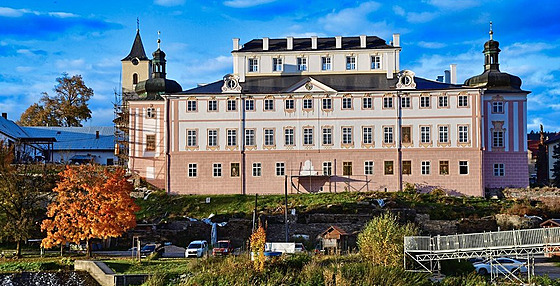Zámecký areál v Kácov je jedinenou ukázkou barokní stavby inspirované...
