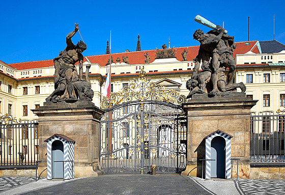 Zavená Matyáova brána Praského hradu (18. bezna 2020)
