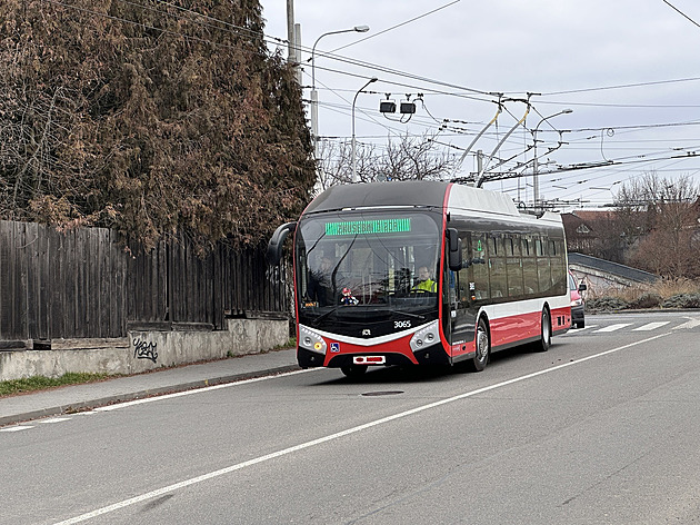 V Brně si sami skládají trolejbusy, na jednom ušetří dva a půl milionu