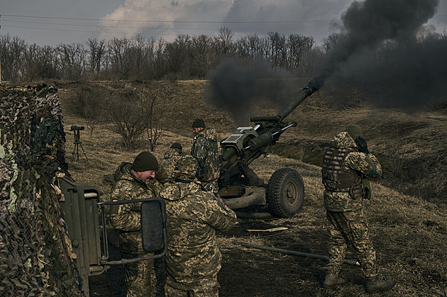 Ukrajinci za uplynulý den odrazili 92 útoků. Boje v Bachmutu pokračují