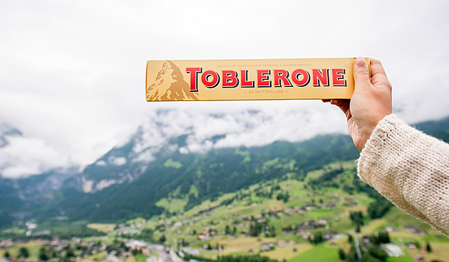 Z Toblerone musí zmizet Matterhorn, výroba čokolády se stěhuje na Slovensko