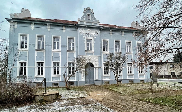 Budova bývalé základní školy v Dobroměřicích. Před dvěma lety nechala obec...