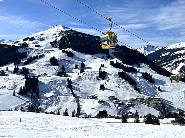 Moderní lyžování v Rakousku. Saalbach pobaví spoustou sjezdovek a přejezdů